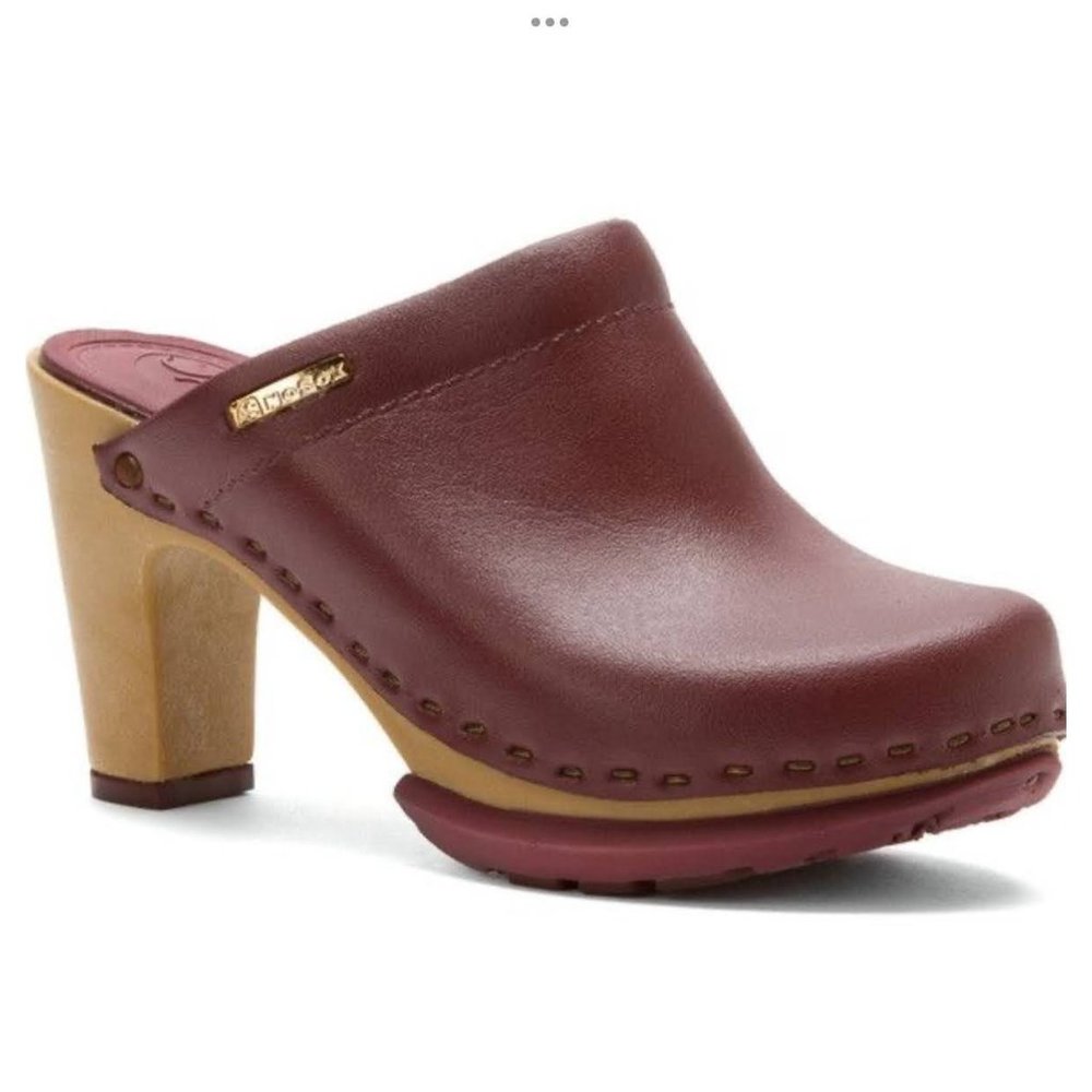 NoSox clogs/mules size 6 in the color Raisin